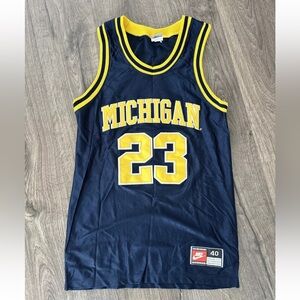 MICHIGAN WOLVERINES NCAA BASKETBALL JERSEY SHIRT AUTHENTIC #23 NIKE TAYLOR VNTG
